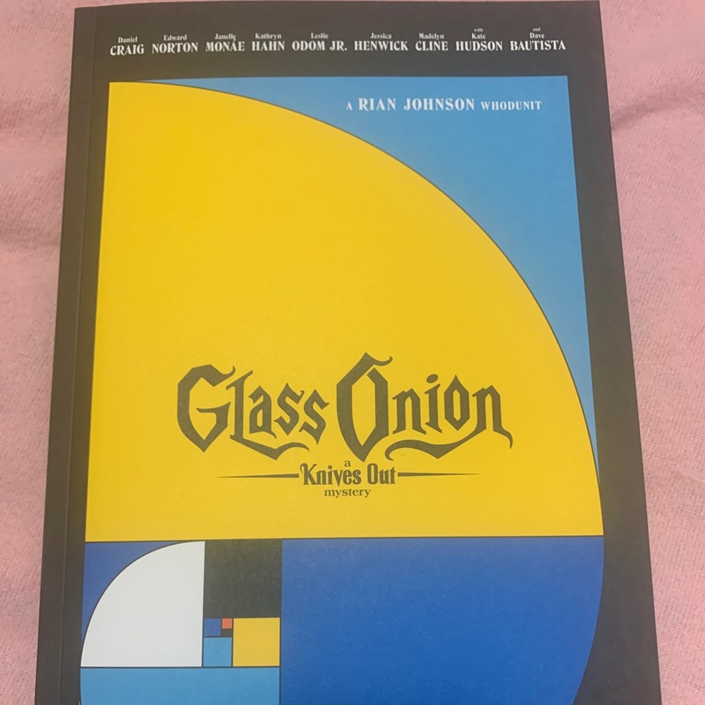 Glass onion knives out Daniel Craig PR booklet 36pg  collectible picts cast nwt